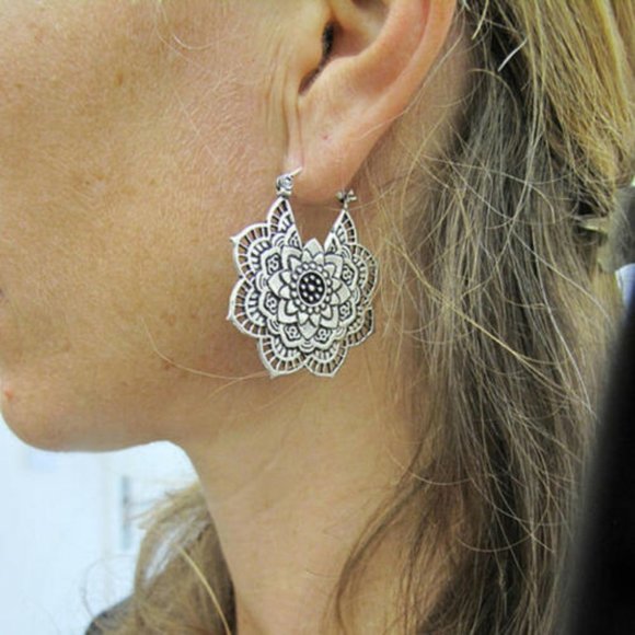 NWOT Boho Silver Mandala Earrings - Picture 4 of 7
